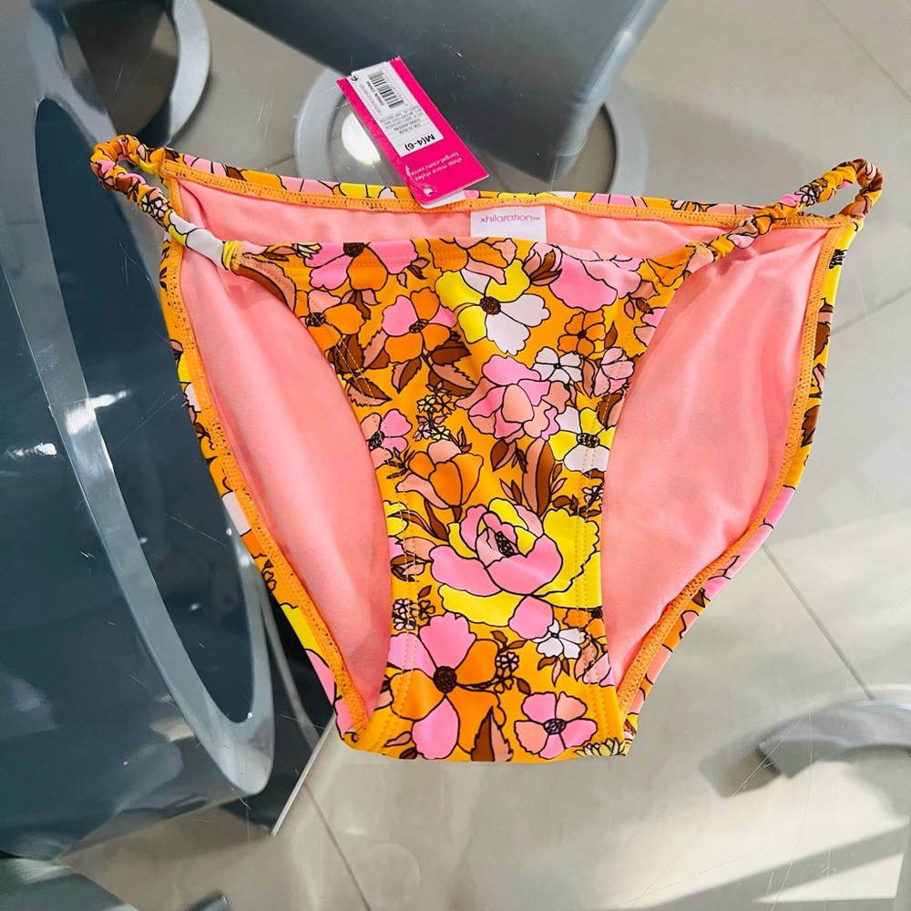 (NWT) Target Xhilaration retro floral bikini Bottom size Medium
